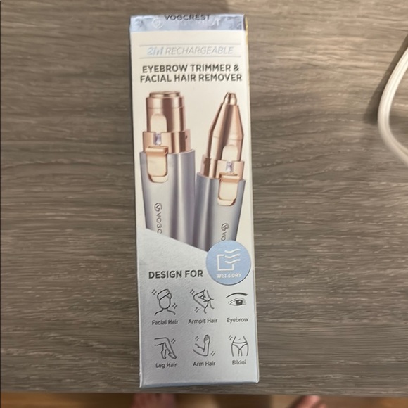 Eyebrow Trimmer & Facial Hair Remover - Picture 1 of 2